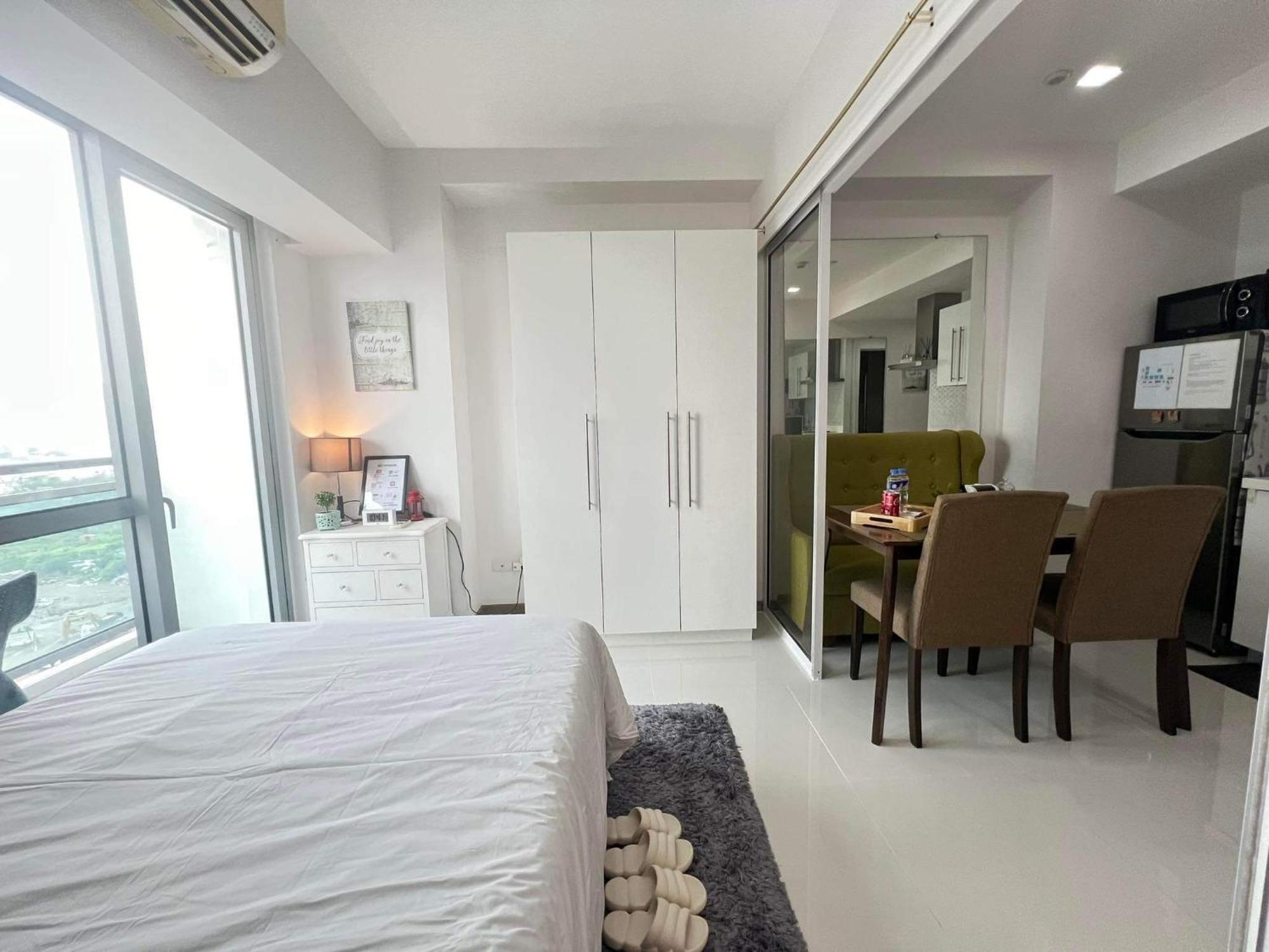 Sakura Apartment Manila Exterior photo